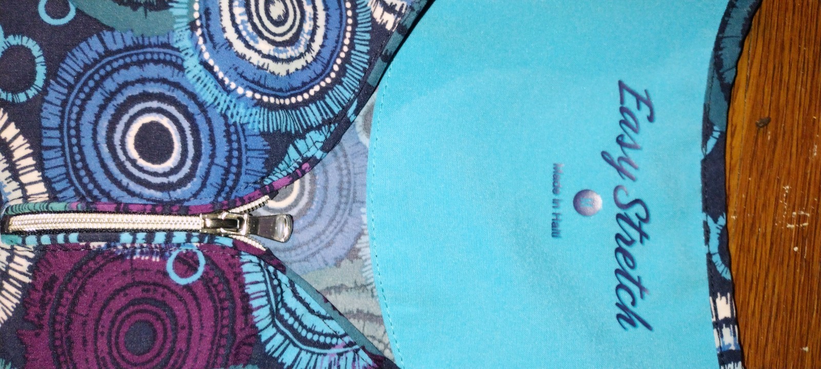 SET OF 2SCRUB TOPS AND MATCHING PANTS FOR BOTH IN MED.