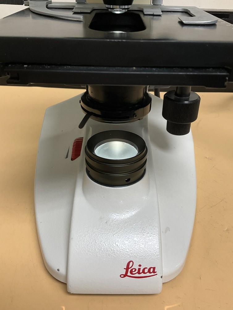 Leica BME Microscope 13395H1X with Objectives and Dust Cover