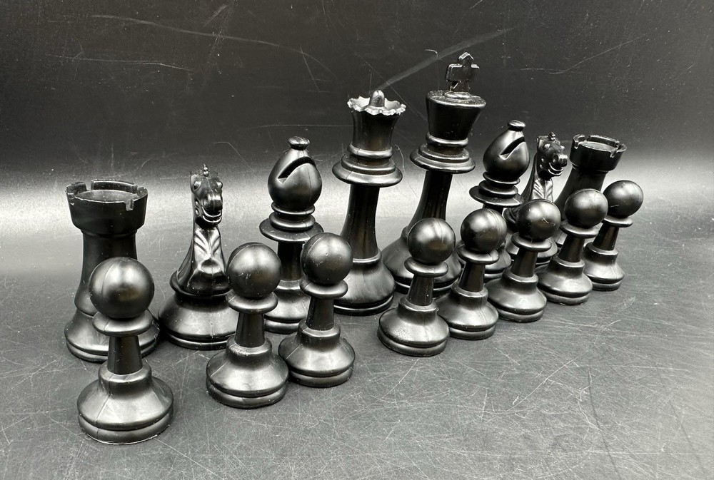 Vintage Chess Set Plastic 3.5" Kings