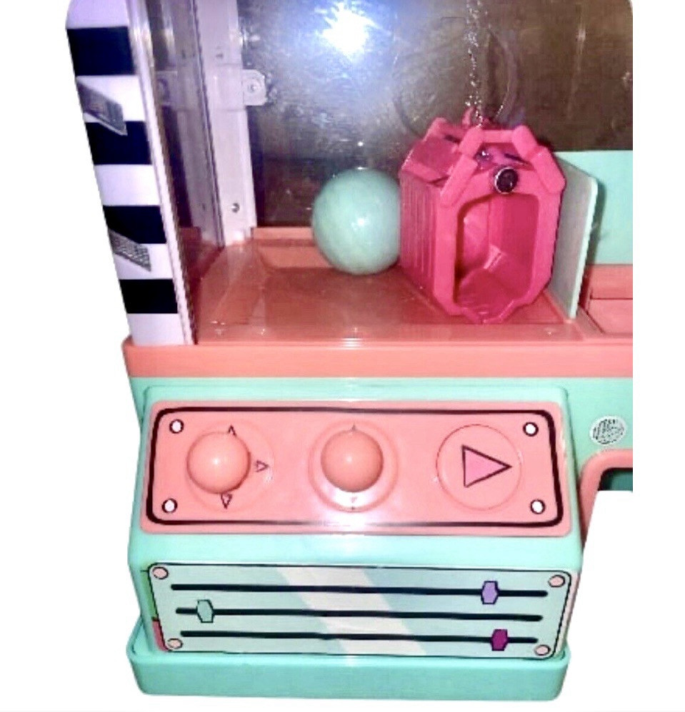 L.O.L. Surprise! Mini Claw Machine Play Set