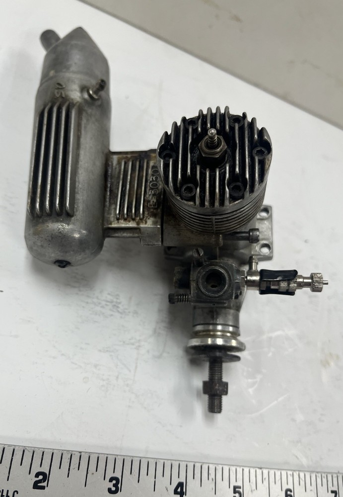Magnum GP 40 RC Model Airplane Engine Good Compression LOOK!