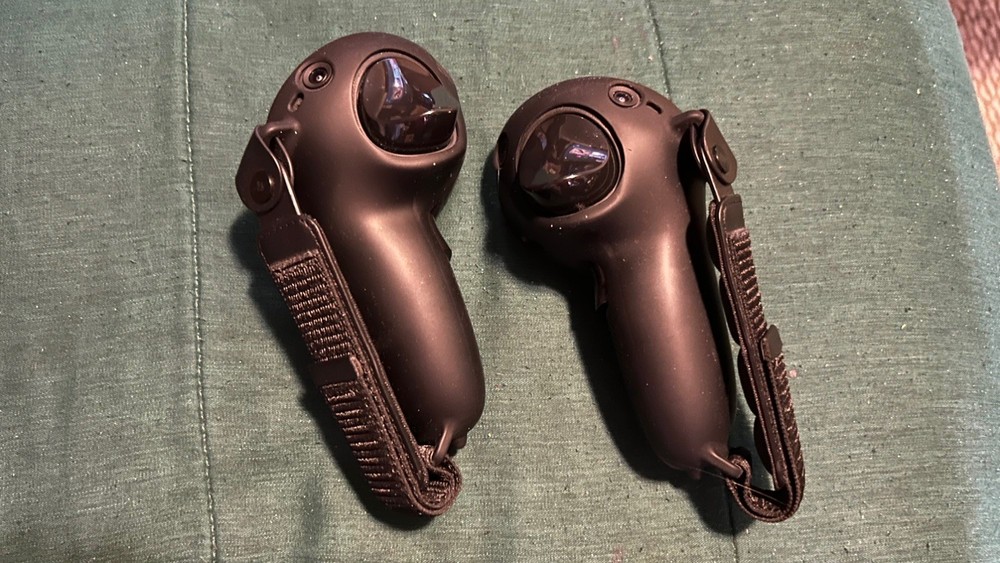 Meta Quest Pro Controllers Left and Right Pair with Charging Dock