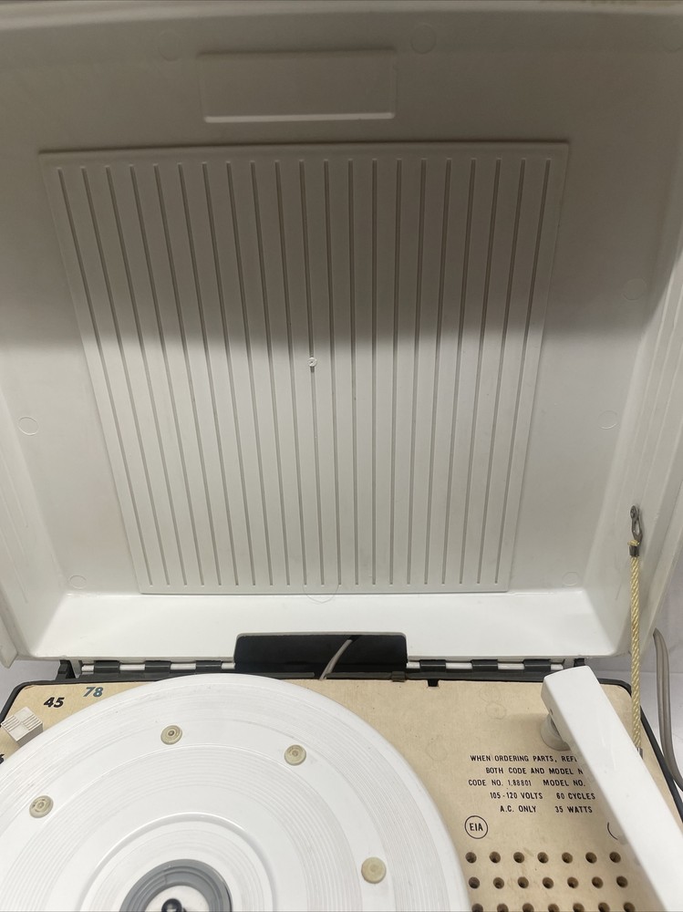 Vintage Arvin Phonograph Model 45p49