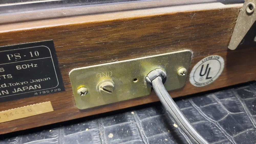 Hitachi Turntable Model PS-10