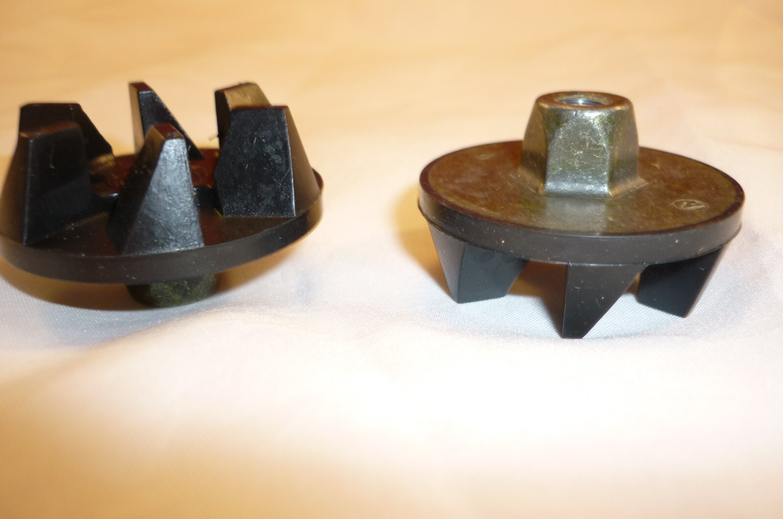 WARING CAC69 COMMERCIAL BLENDER COUPLING 2PC. HGBSS HGB140 HGB150 SMB15 CCB144