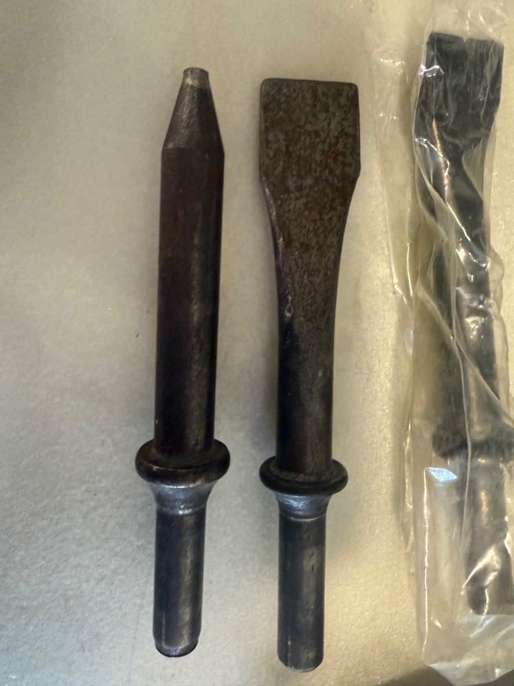 new central pneumatic air hammer chisel new 92037 with bits tools