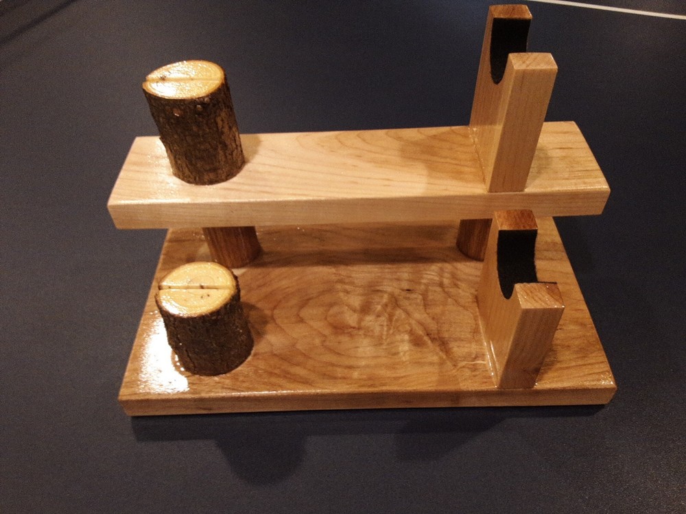 DOUBLE KNIFE DISPLAY STAND . SOLID MAPLE