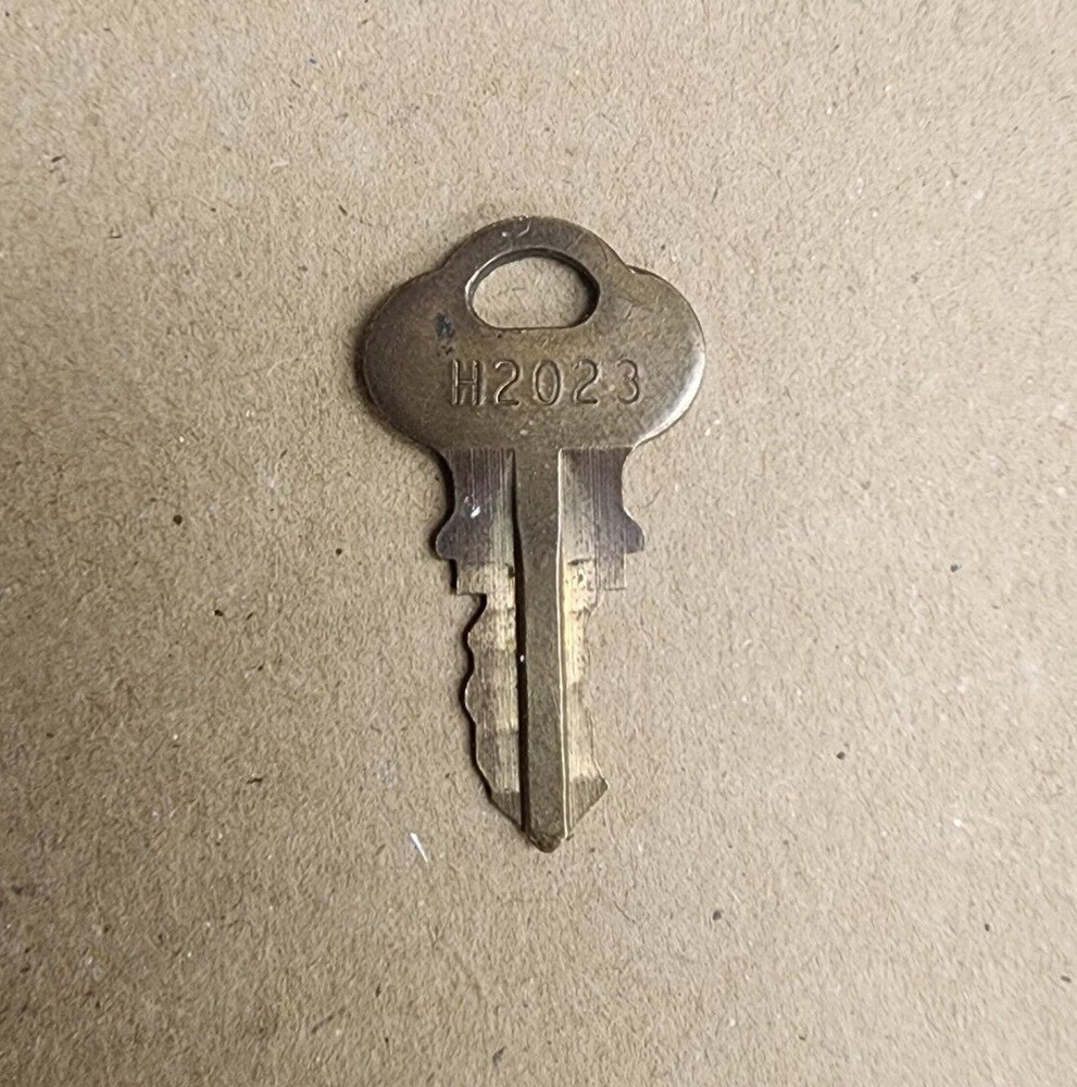 Dranetz 626 double sided key - power / operate / program key # H2023  (gs/a4-wt)