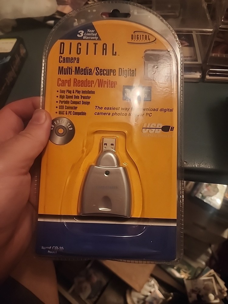 Digital Concepts Camera Multi Media/Secure Digital Card Reader & Writer