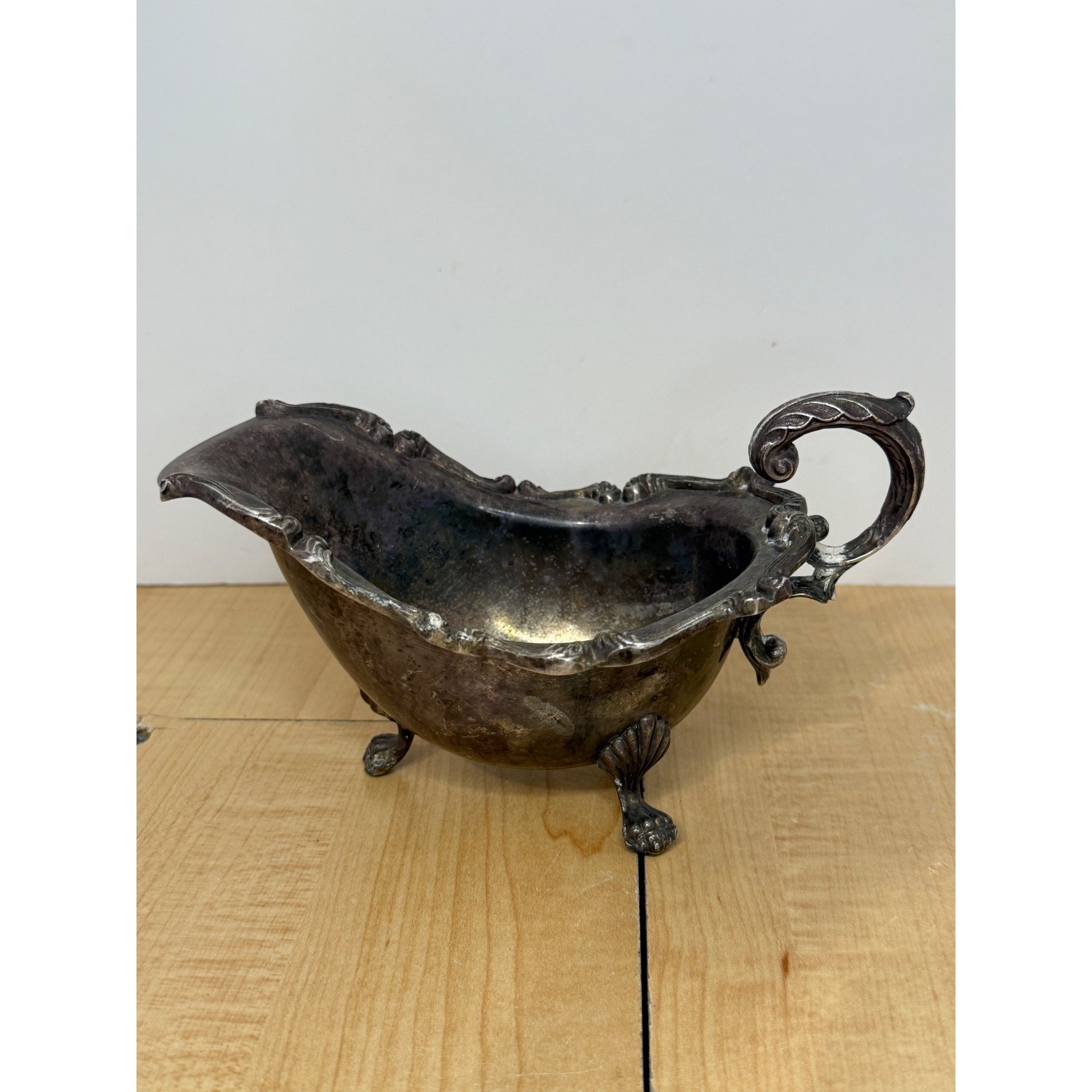 Wallace Silversmiths 330 EPC Silver Plate Gravy Boat Sauce Server Lion Paw Feet