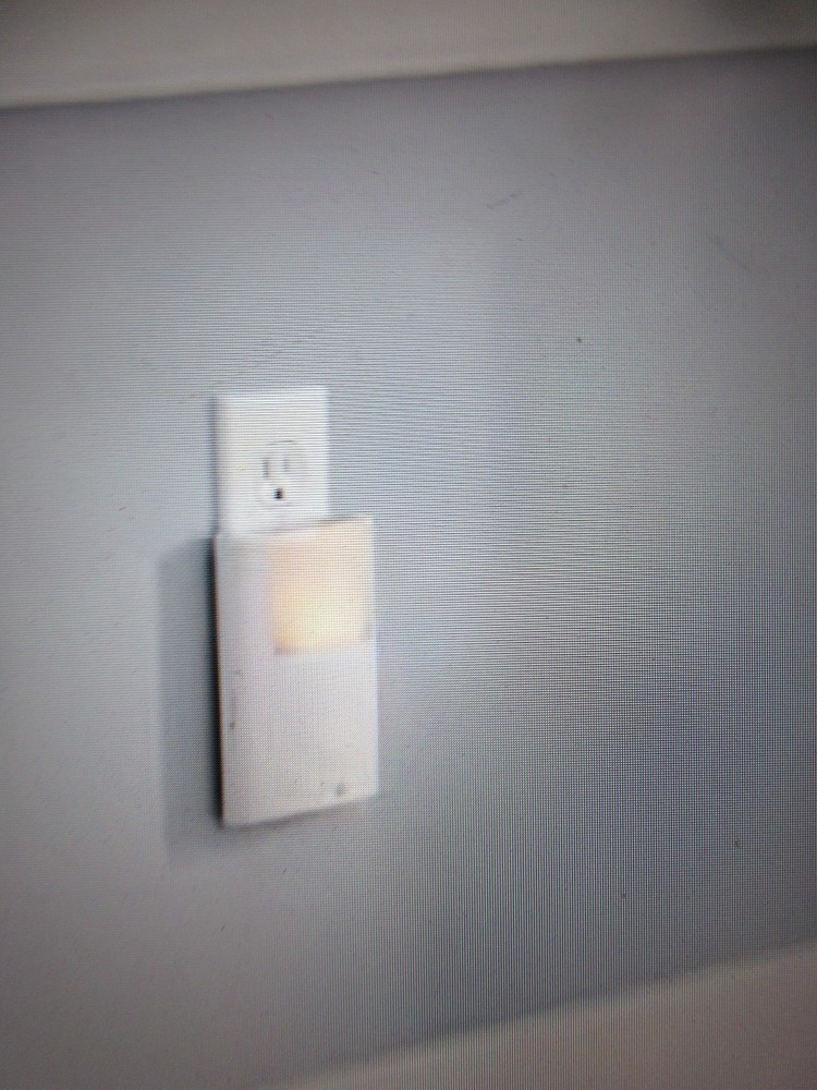 Defiant Wireless Plug-In Doorbell Kit LED Night Light & Wireless Push Button