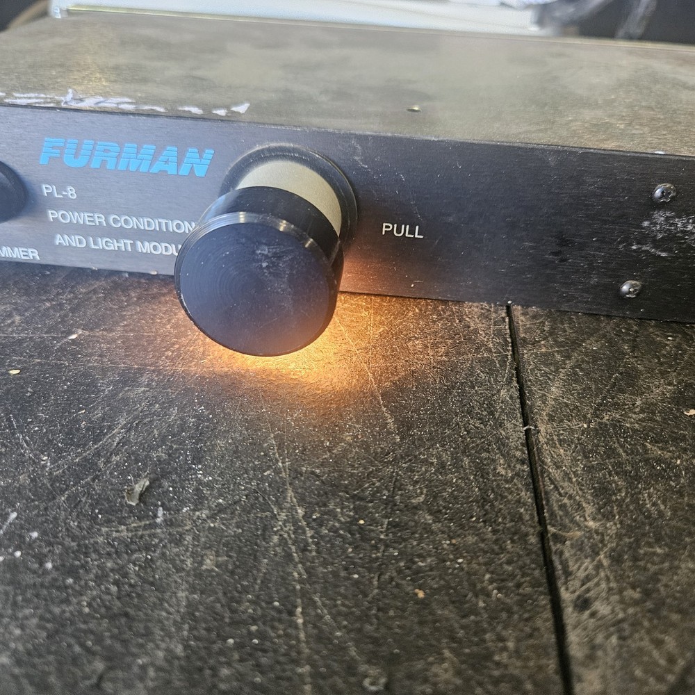Furman PL-8 Power Conditioner and Light Module