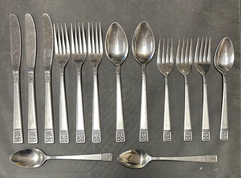 14 Pieces Custom Design Japan CUD1 Pattern Stainless Flatware Silverware