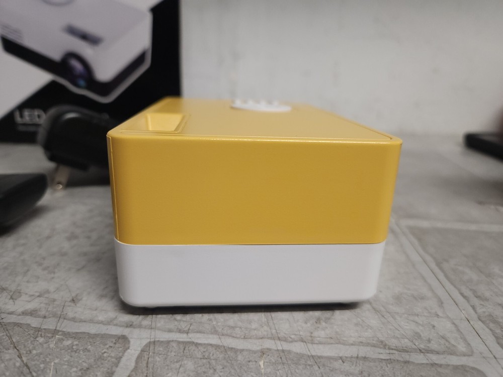 LED Mini Projector TFT LCD w/Remote