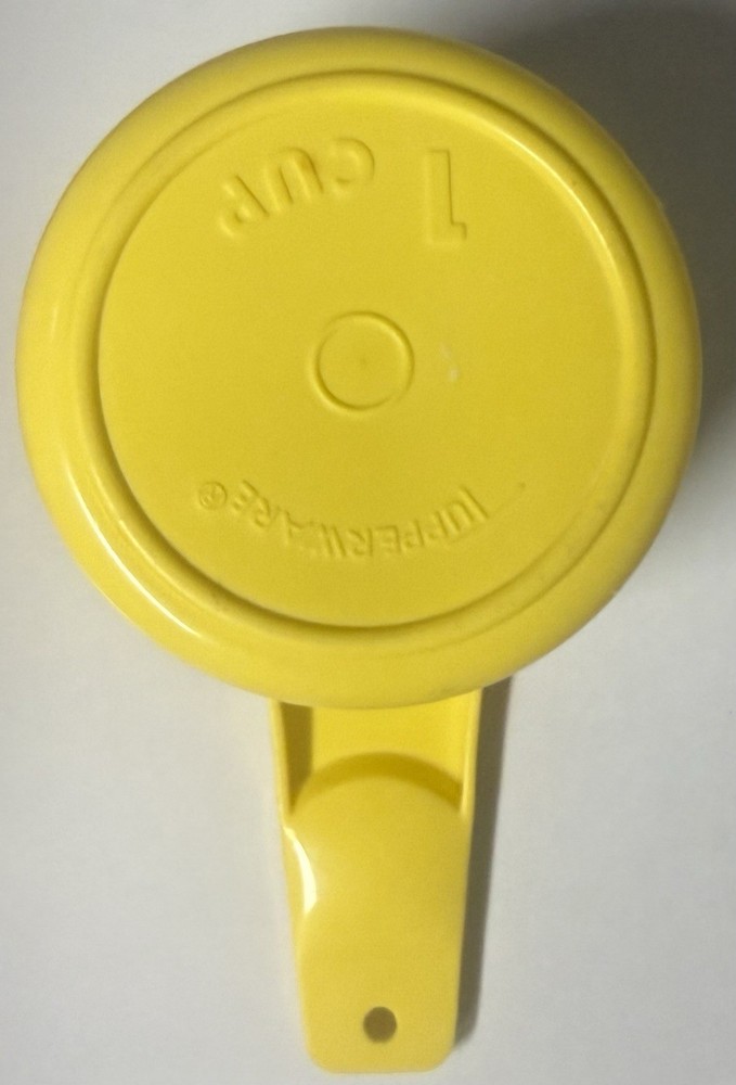 1 Cup Tupperware Measuring Cup 761-3 (Q)