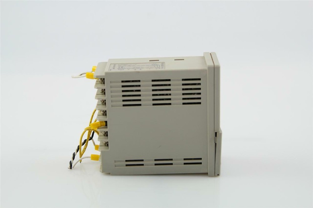 KEYENCE TF2-31 DIGITAL TEMPERATURE CONTROLLER