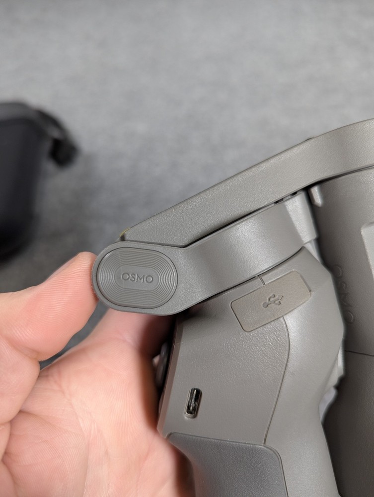 DJI Osmo Mobile 3 Combo - Gimbal Stabilizer
