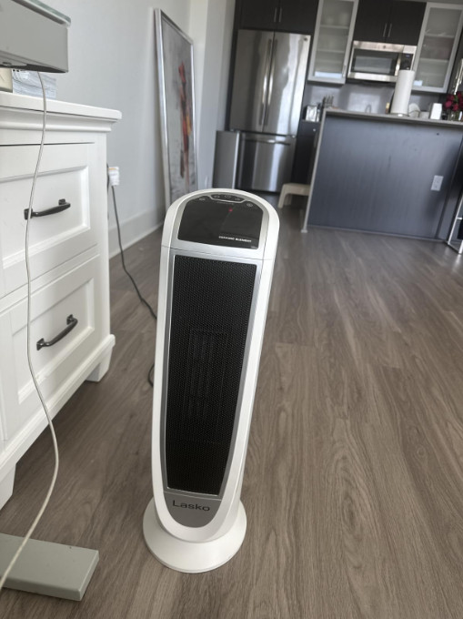 1500W Ceramic Tower Heater – Oscillating Digital Heater with Timer & Remote