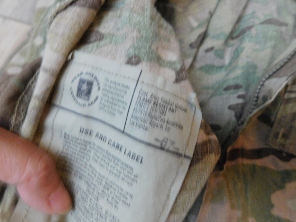 US ARMY MULTICAM FLAME RESISTANT COAT SZ SMALL - REG
