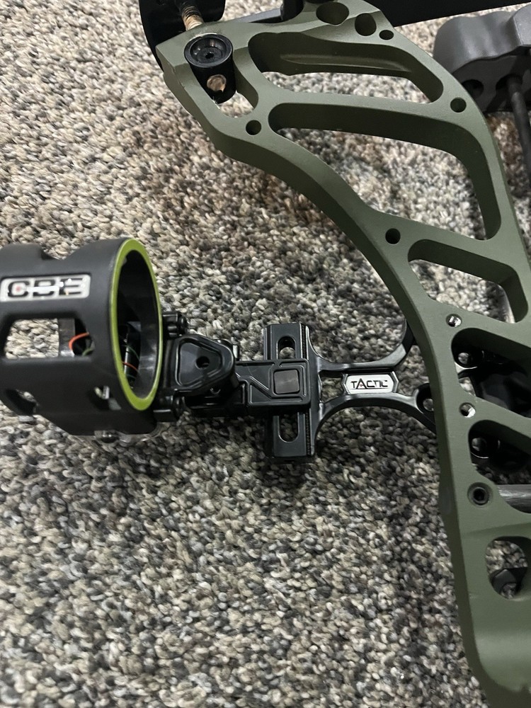 Quest Centec NXT Youth Compound Bow Package