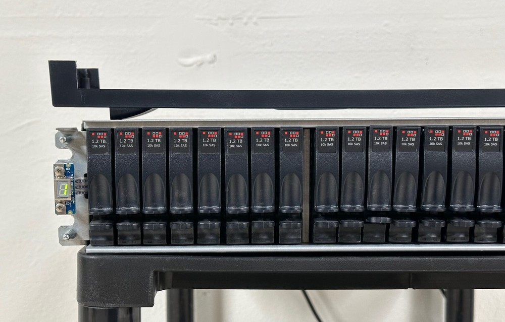 Quantum 24-bay SAS disk array w/ Dual Dot Hill 1-04920-01