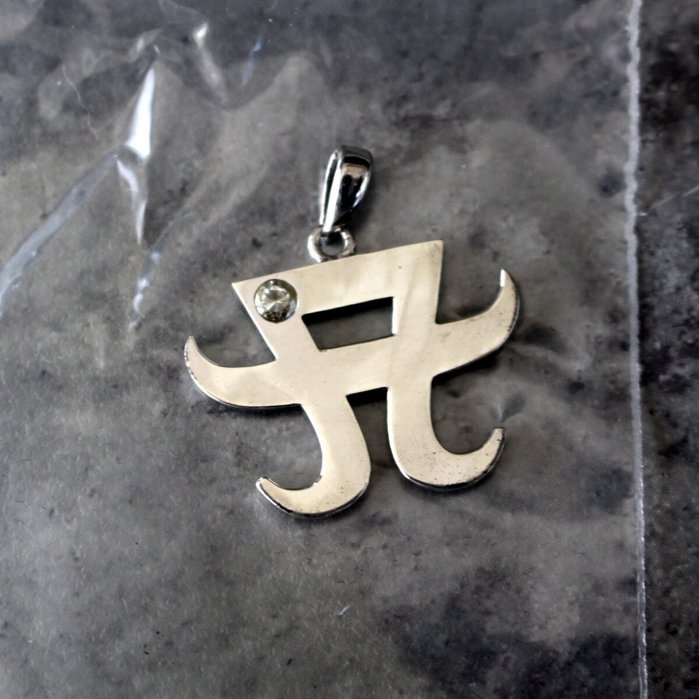 Ayumi Hamasaki Silver Pendant COUNTDOWN LIVE 2009-2010 A Future Classics +Box