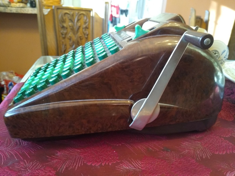 Vintage VICTOR 8 Digit Adding / Subtracting Machine Brown/Green - WORKING 