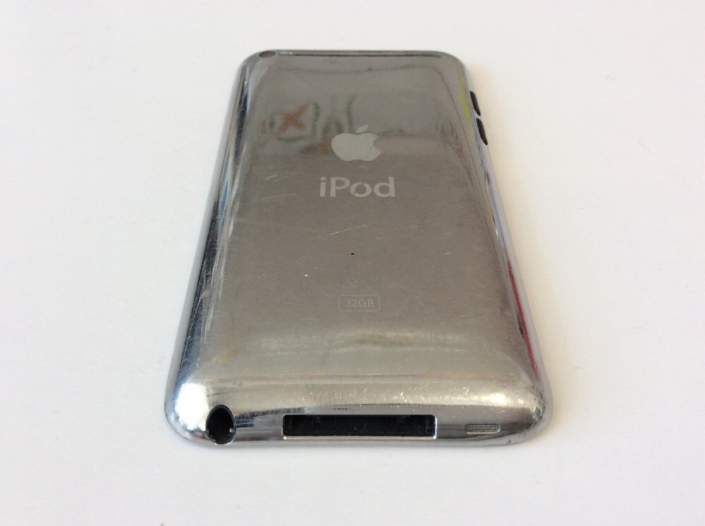 Apple iPod touch 4th Generation White (32 GB) - Good Condition
