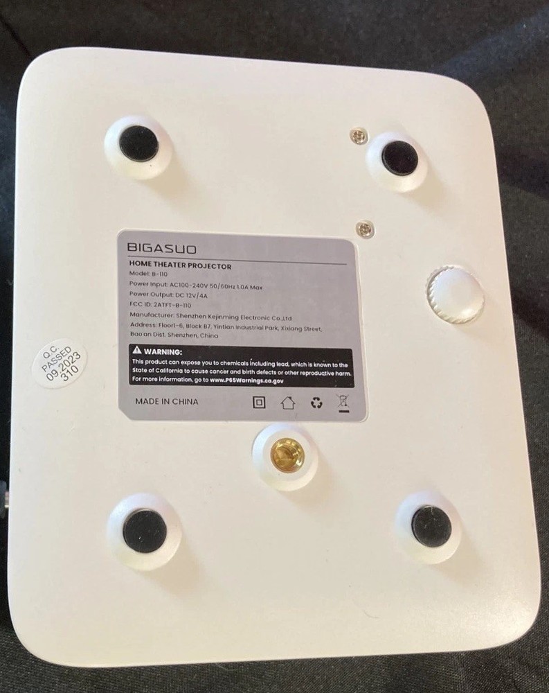 BIGASUO B110 Mini Projector Battery Powered with Bluetooth New Open Box