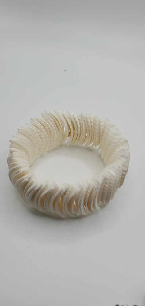 Beautiful Stretch Bracelet 6"-8" White Leaf Shape Ribbed Shells  1 1/2"
