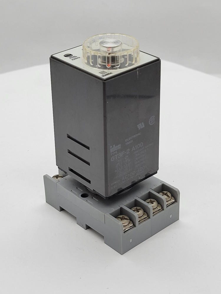IDEC GT3F-2 A100 Electronic Timer w Base 3A-30VDC 4A 250VAC 8 Pin Analog Dial