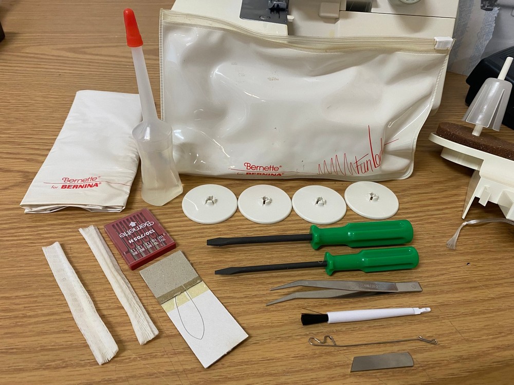 Bernina Bernette FunLock 004-D Serger Sewing Machine with Tools / Original Box