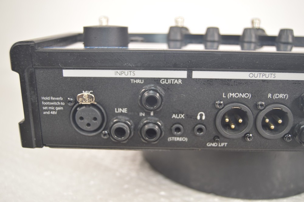 TC-Helicon VoiceLive 2 Vocal Multi-Effects Processor Pedal Effector W/ Manual