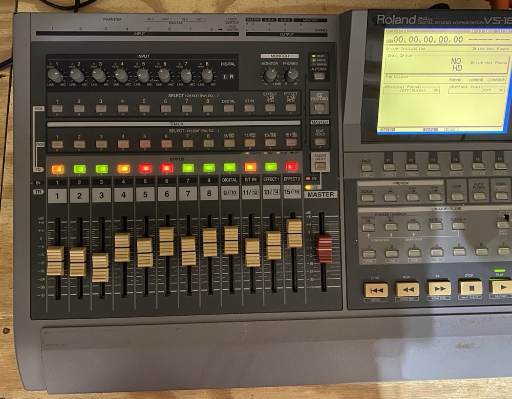 Roland VS-1680/880 Digital Studio Workstation Multitrack Recorder