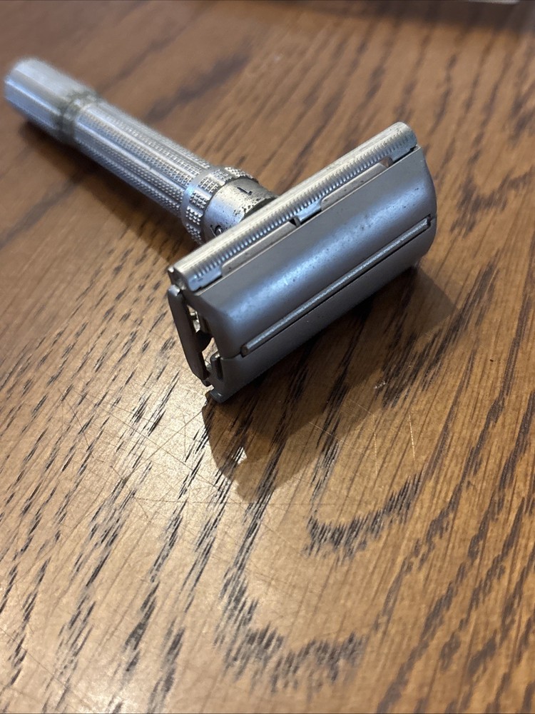 Vintage Gillette Adjustable Safety Razor With Plastic Case - *READ*