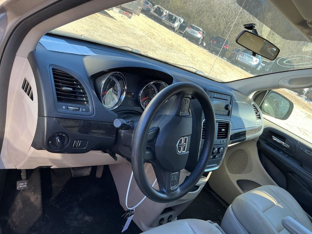 CARAVAN 2013 Glove Box 4912095