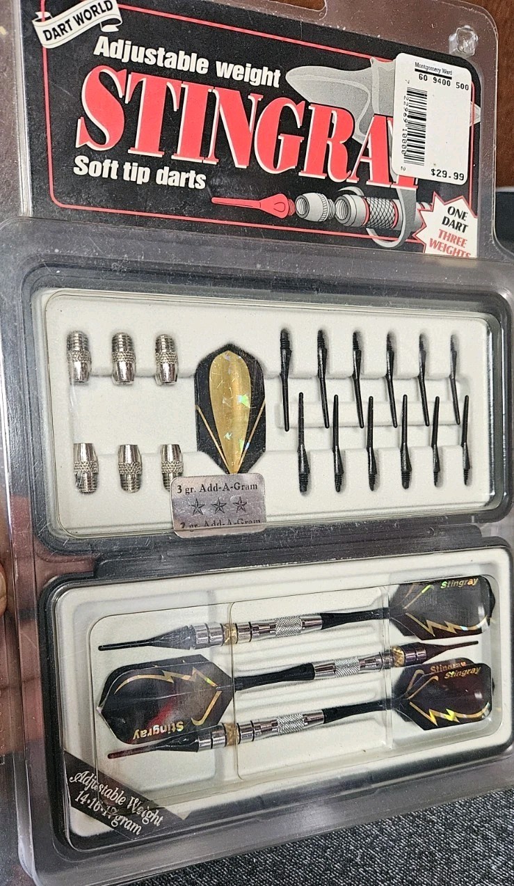 NIB Vintage Dart World Adjustable Weight Stingray Soft Tip Darts Set