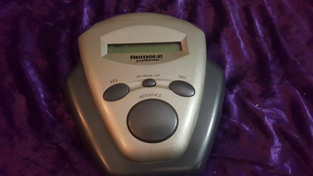 REMOTE POSSIBILITIES Electronic Trivia Game Hasbro 2002 DEVICE - WORKING w SOUND