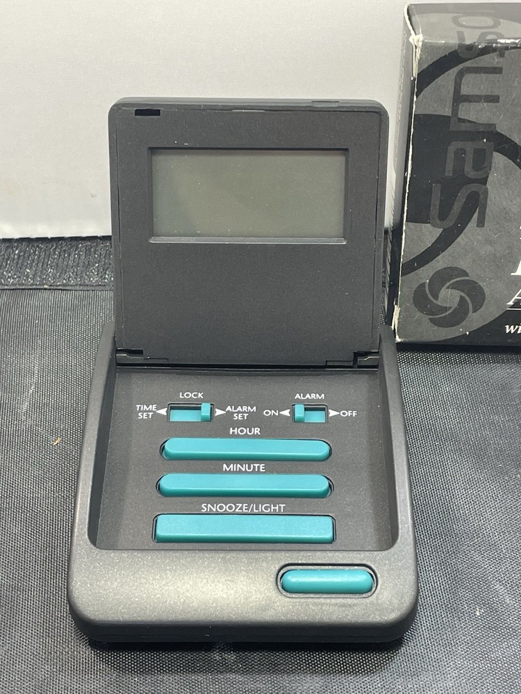 Samsonite LCD Alarm Clock With Snooze Function Backlight Royal Traveller SM-8102