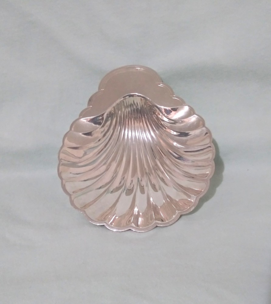 Vintage International Silver Co 676 Silver-Plated Scalloped Footed Seashell Dish