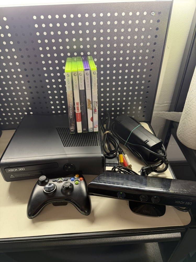 Microsoft Xbox 360 S Slim Black 250GB Console with Controller +Kinect+ 5 games