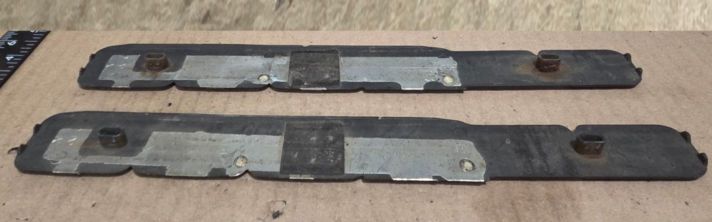 (2) GMC SIERRA 2500 CIRCA '03 DOOR EMBLEMS {X258}