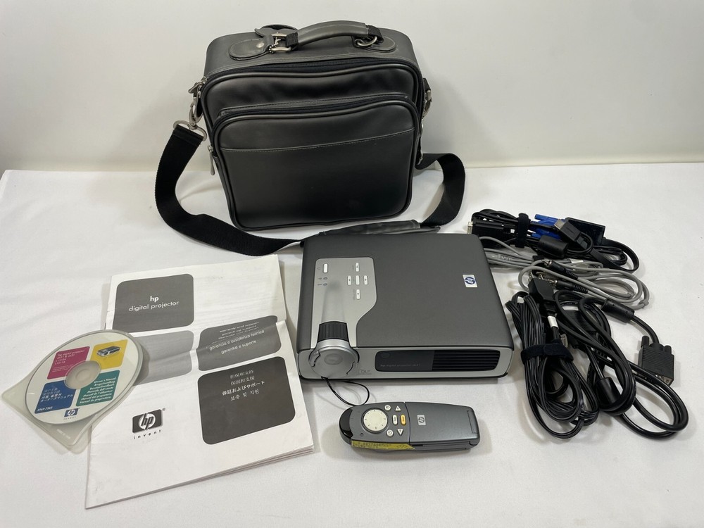 HP Digital Projector XB31 DLP w/ Case, Remote, & Accessories COMPLETE