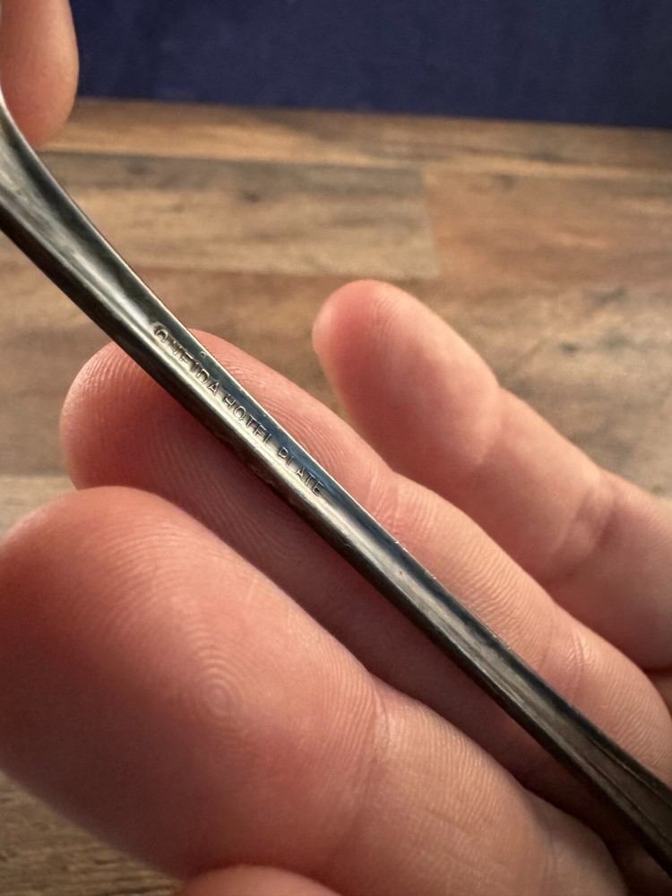 Oneida Hotel Plate Silverplated Olive Serving Fork Vernon/Ashley Pattern