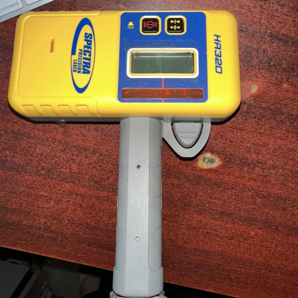 Spectra Laser Level LL100N Kit with HR320 Receiver
