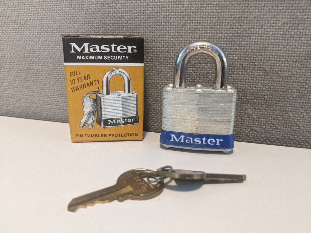 VINTAGE NO.3 MASTER LOCK KEYED ALIKE #3220
