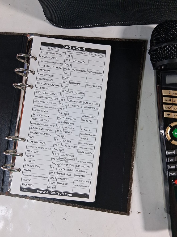 Magic Sing ET23KH Wireless Karaoke System With Case And Book TD31D