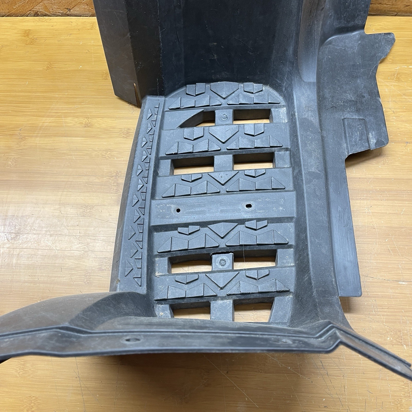 Can-AM OEM LH Footwell Outlander 400 650 800R *CRACKED* 705003632