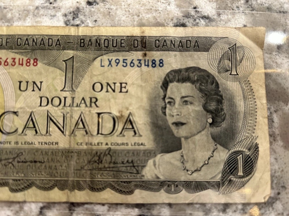 1973 CANADA ONE DOLLAR Banknote. LX9563488.