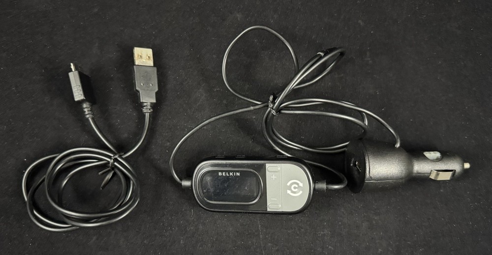 Belkin TuneCast Auto Universal F8Z439 - Play MP3s in the Car